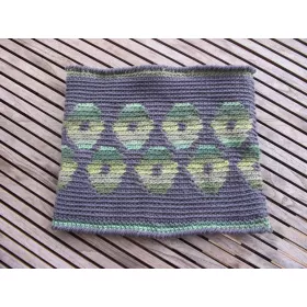 Oona - crocheted cowl