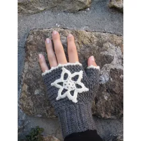 Flinga - crochet cowl and fingerless mittens