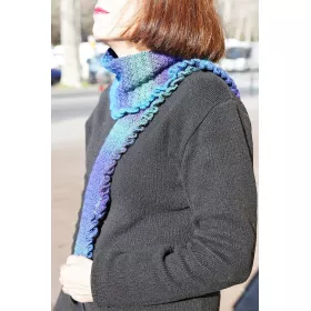 Solveig - crocheted shawlette