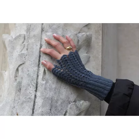 Hot little hands - crocheted fingerless mittens