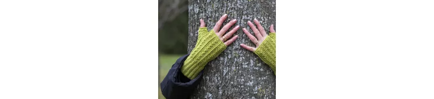 Crochet - fingerless mittens etc